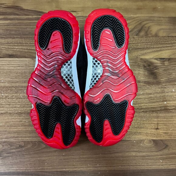 Jordan 11 Retro Bred Velvet DB5457-061 Women's 6.5 Luxury Basketball Sneakers - Picture 7 of 12